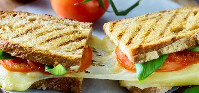 Mozzarella Sandwich with Pesto